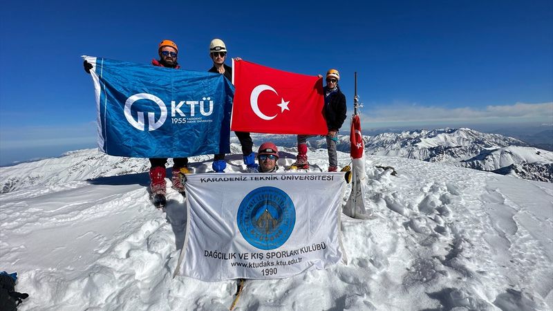 Dağcılardan Kaçkar Kış Zirve Tırmanışı