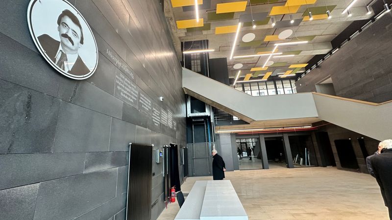 Tunceli'de 32 yıl önce ölen babaları adına kütüphane yaptırdılar