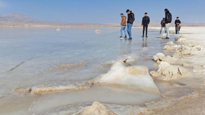 Bitlis'te soğuk hava: Arin Gölü dondu
