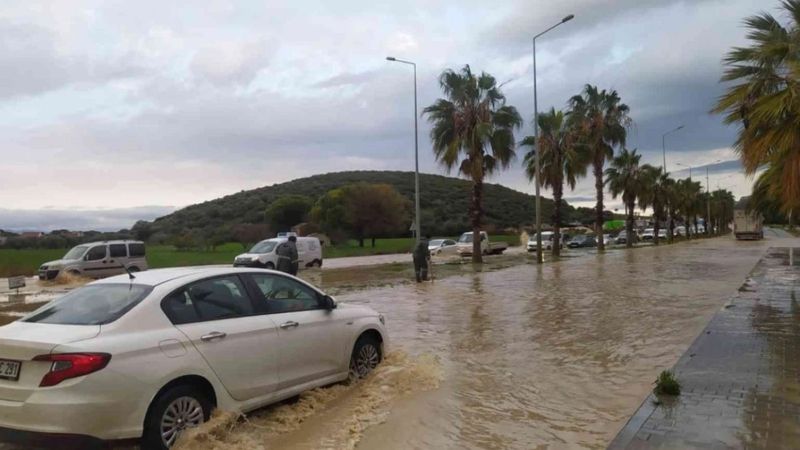 Kuşadası’nda sağanak yağış
