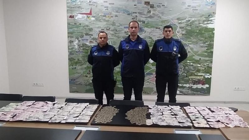 Manisa'da dilencinin üzerinden çıkan günlük kazanç şaşırttı.