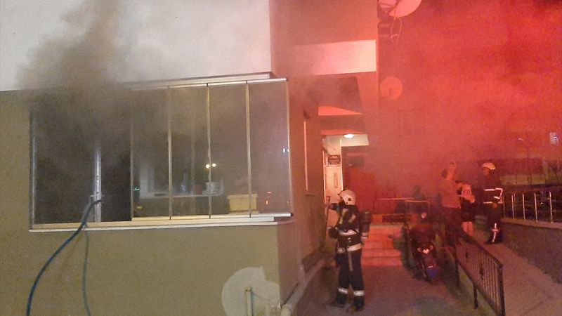 Çorum’da apartman dairesinde çıkan yangın söndürüldü