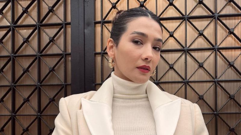 Aybüke Pusat Photoshop'u abarttı