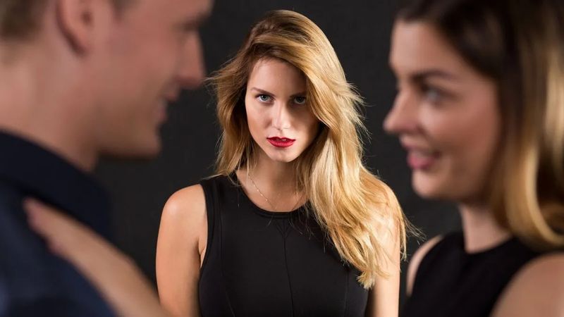 Bu burçlarla arkadaş olmak tehlikeli! İşte en fitneci ve kıskanç burçlar