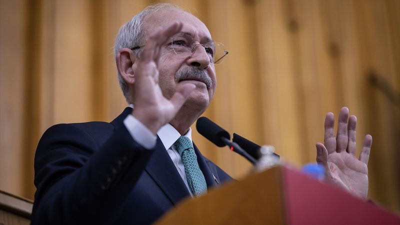 CHP grup toplantısında genel af sloganları