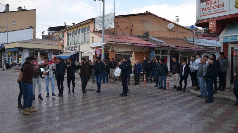 Erzincan'da arkadaşlarını eksi 10 derecede halay çekerek askere gönderdiler
