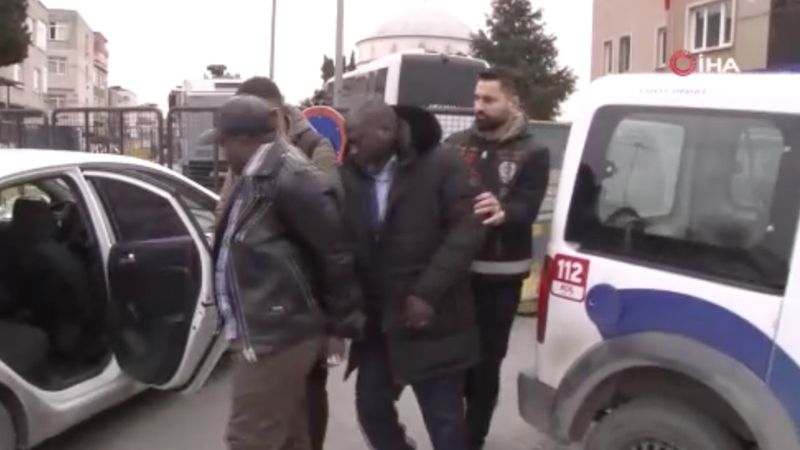 İstanbul'da piyasaya 3 milyon sahte dolar sürmek isterken yakalandılar