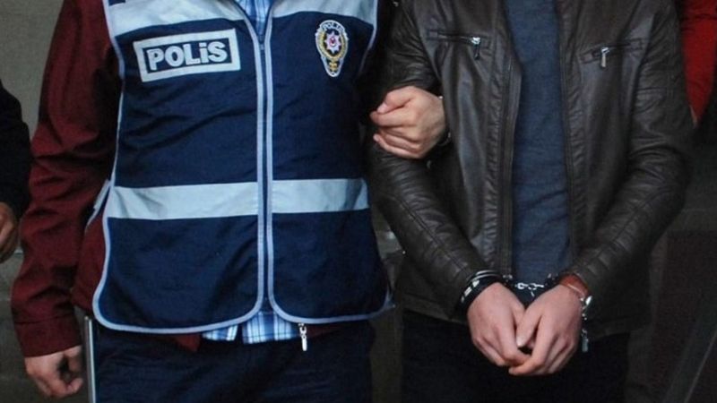 Manisa'da durdurulan bir otomobilde 28 bin sentetik ecza ele geçirildi