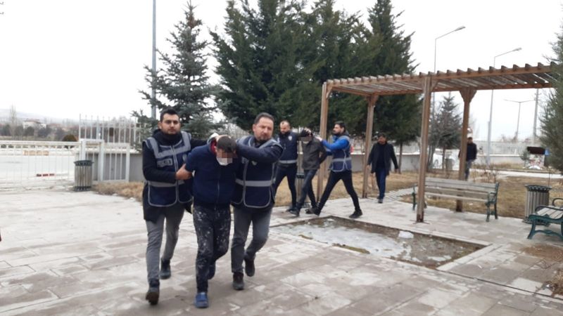 Afyonkarahisar'da yaşlı kadının boğazını maket bıçağı ile kesip öldüren şahsa müebbet