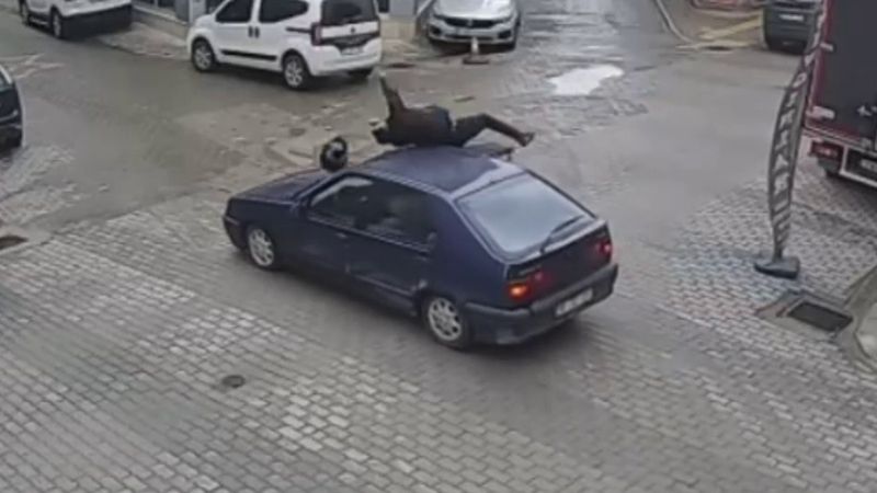 Balıkesir'de ters yönden gelen motosiklet ile otomobil çarpıştı