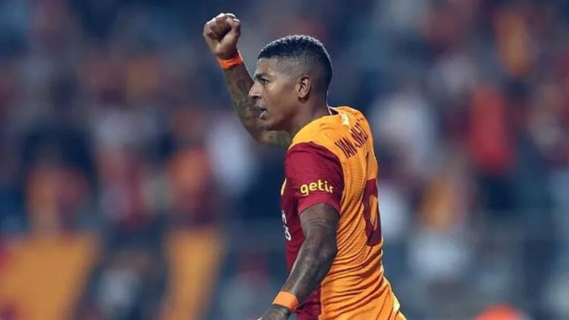 Galatasaray, Van Aanholt'u PSV'ye kiraladı
