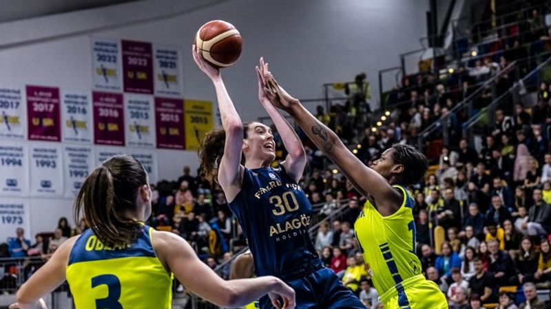 Prag'ı yenen Fenerbahçe, Avrupa Ligi'nde çeyrek finali garantiledi