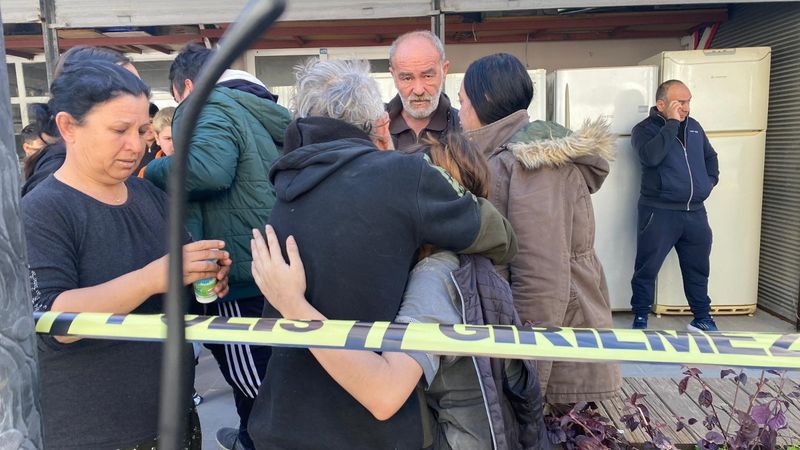 Antalya'daki yangına uykuda yakalanan kız kardeşler gözyaşı döktü