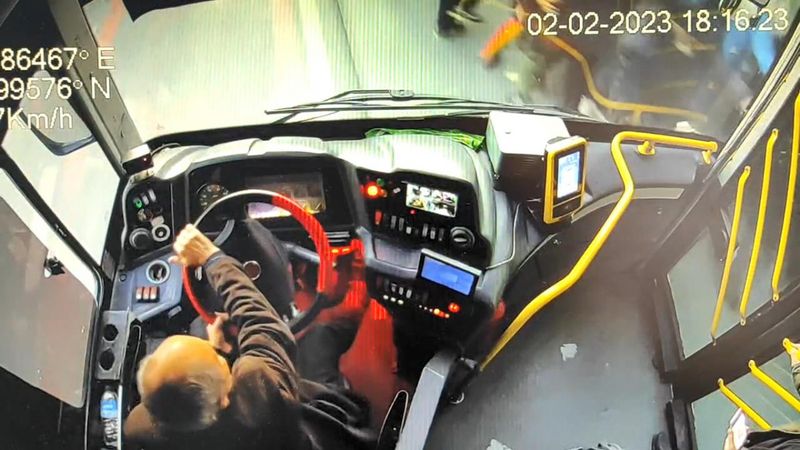 Bahçelievler'de durağa giren İETT otobüsün şoförü tutuklandı