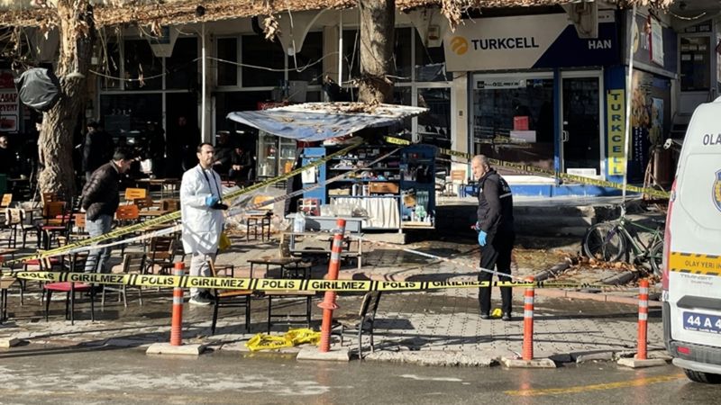 Malatya'da zabıtalara seyyar satıcıdan silahlı saldırı