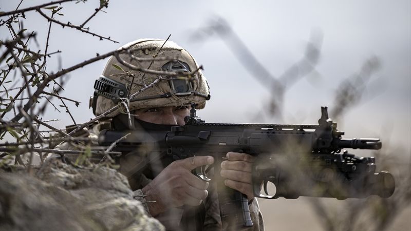 MSB: Sınırı geçmeye çalışan 11 kişi yakalandı