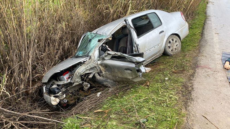 İzmir'de otomobil kanala düştü: 1 ölü, 3 yaralı