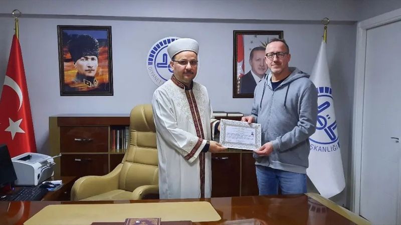 Almanya vatandaşı Manisa'da Müslüman oldu