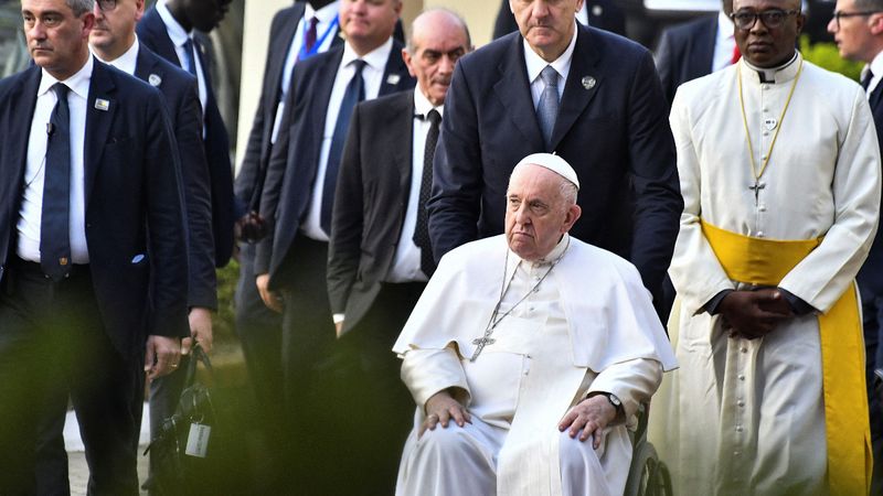 Papa Francis, barışa destek için Güney Sudan'a gitti