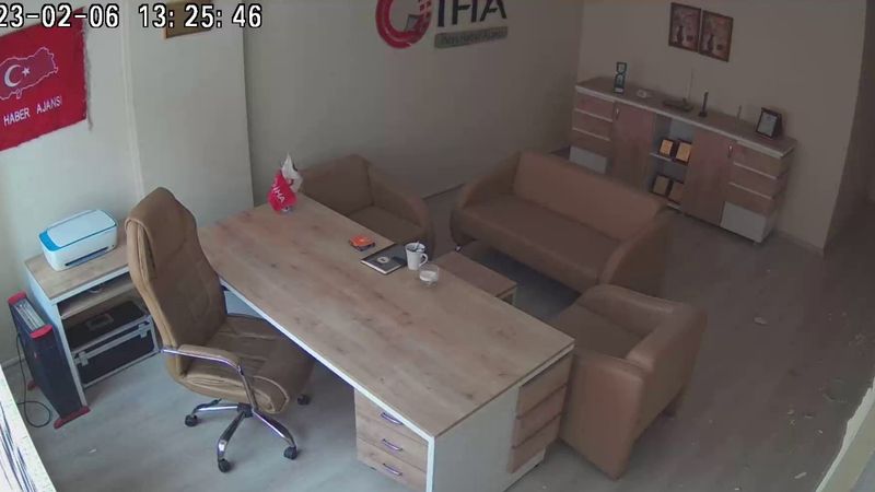 Malatya'da 7.6 şiddetindeki deprem anı İHA kamerasında