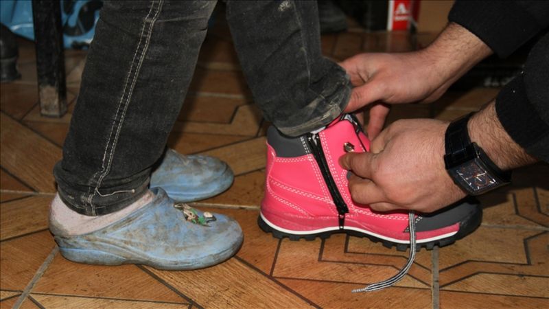 İhracatçılar, deprem bölgesine kışlık ayakkabı ve bot gönderiyor