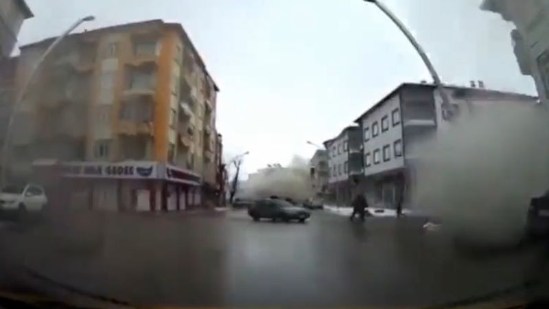 Kahramanmaraş'ta deprem anı ve yıkılan binalar kameraya yansıdı