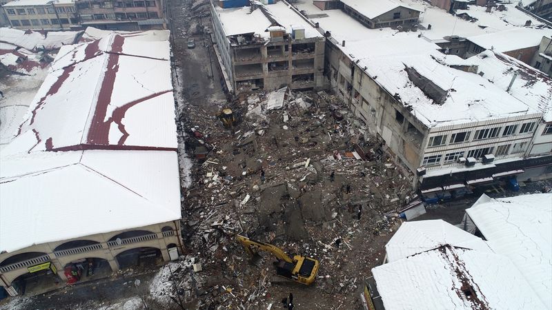 THY deprem bölgesine uçuşları ücretsiz yaptı