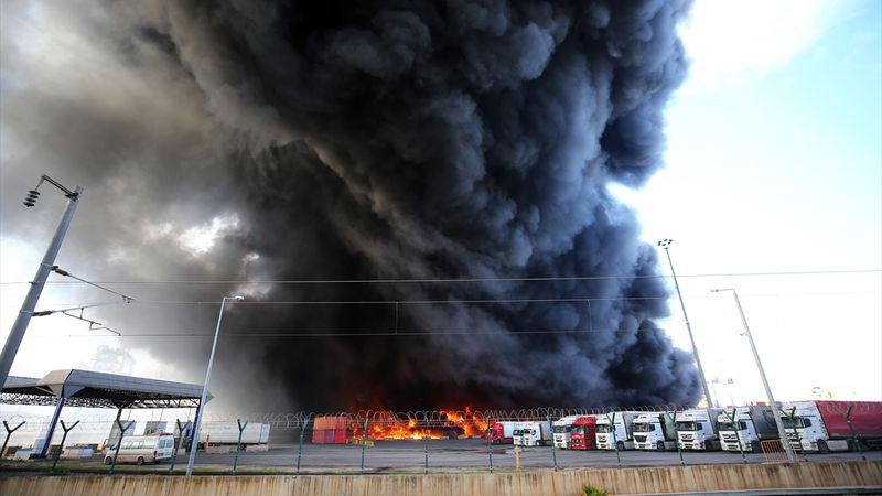 İskenderun Limanı'ndaki yangın söndürüldü