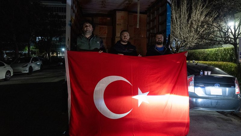 ABD'den deprem bölgesine yardım