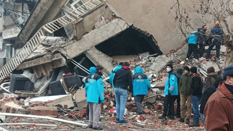 Beşir Derneği, tüm imkânlarıyla deprem bölgesinde
