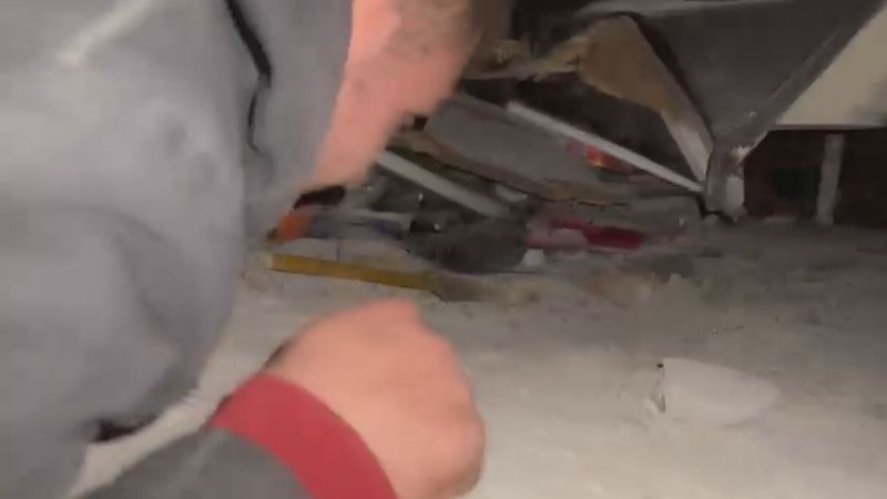 Ensonhaber, Hatay'da enkaz altındaki vatandaşla diyaloğu görüntüledi