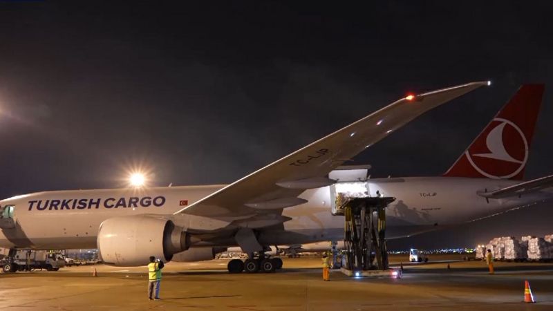 Çin'den deprem bölgesine çadır ve battaniye