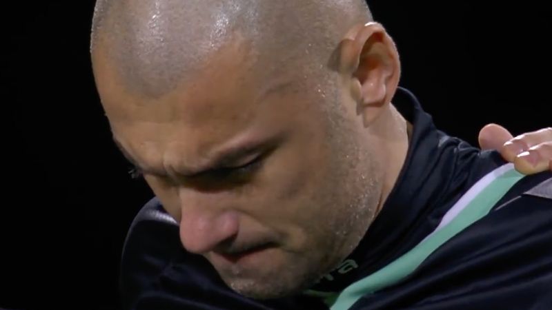 Burak Yılmaz saygı duruşunda ağladı, Oğuzhan Özyakup depremzedelere destek verdi