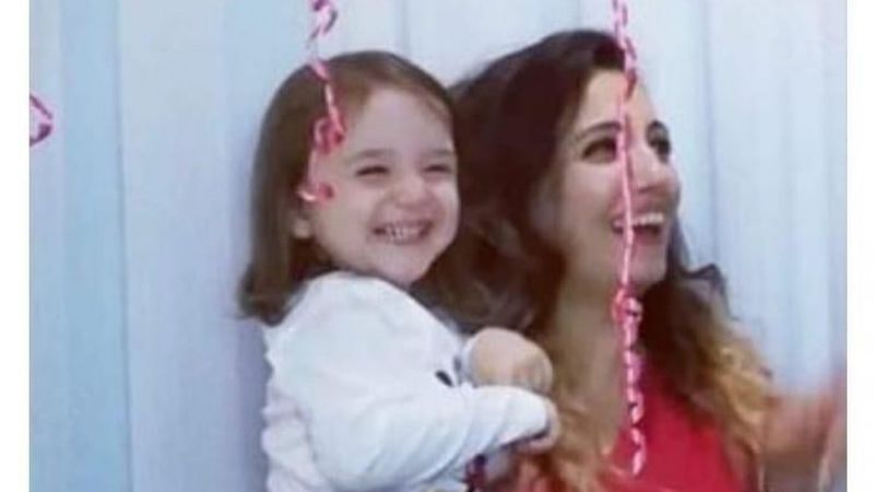 Hatay'da enkazdan cansız bedeni çıkan Özlem öğretmen ile kızı defnedildi