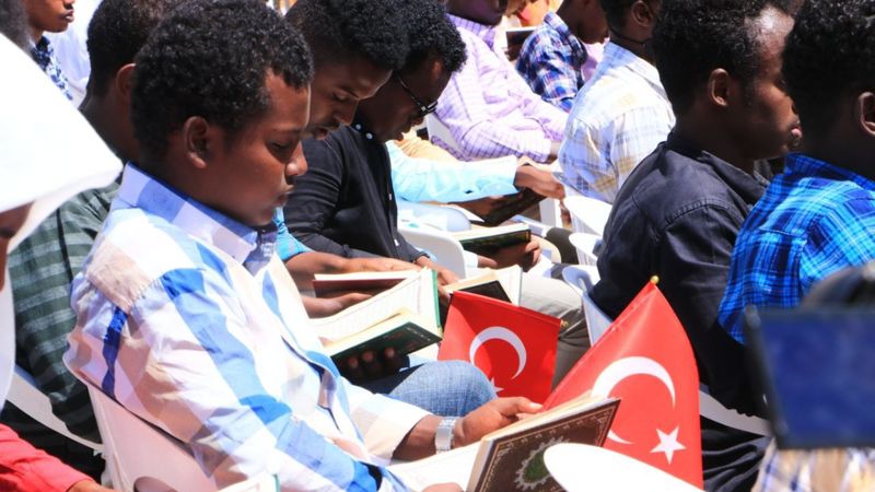 Somali'de depremzeler adına dua edilip yardım toplandı
