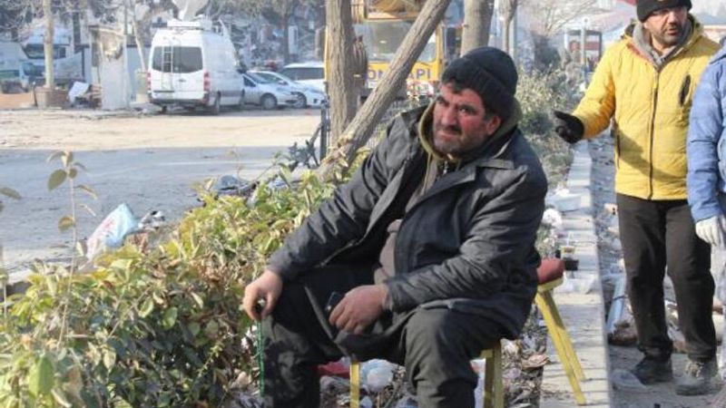 Kahramanmaraş'ta aynı apartmanda 15 akrabasını kaybetti: Yeğeni için bekliyor