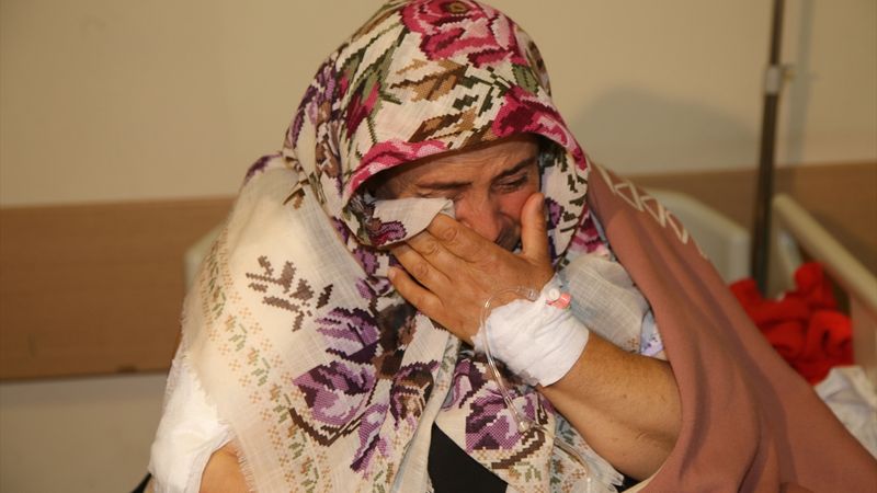 Şanlıurfa'da evlatlarını depremden kurtarmak için omzunu kırdı