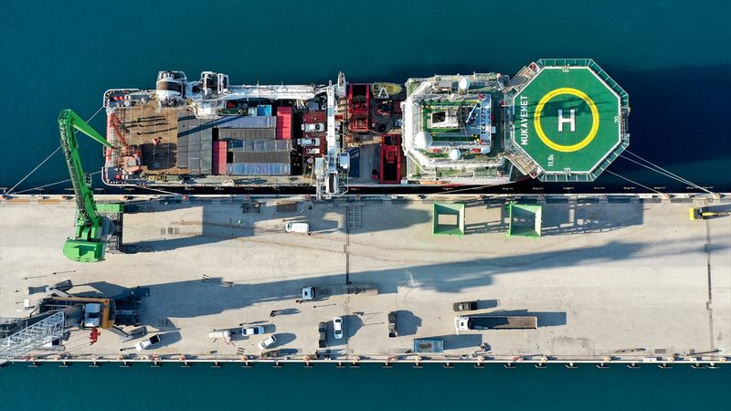 Türkiye'nin su altı inşaat gemisi 'Mukavemet' deprem bölgesinde