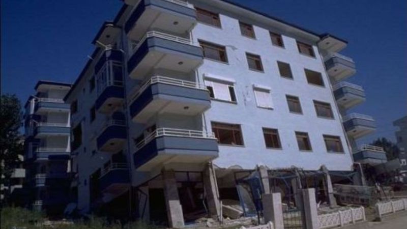 Yumuşak kat düzensizliği nedir? Depremde yıkılan binaların birçoğunda tespit edildi! İşte nedeni ve çözümü...