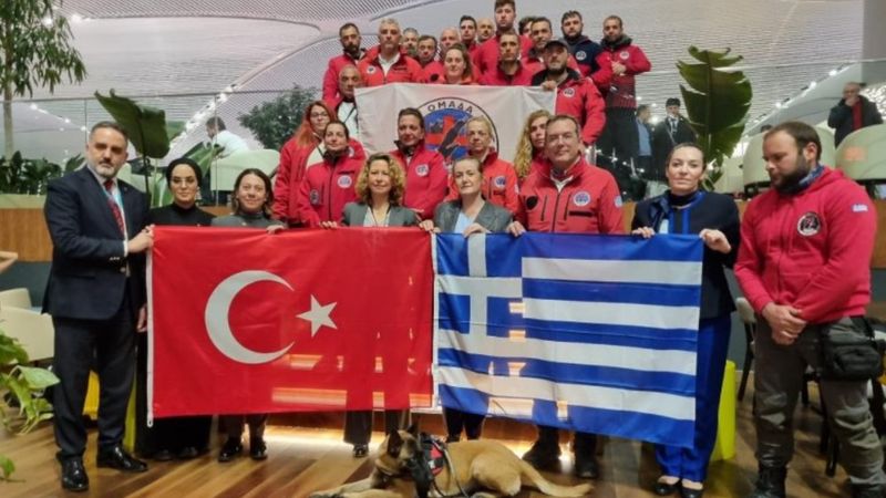 Deprem bölgesinde arama kurtarma çalışmalarına katılan Yunan ekip ülkesine döndü