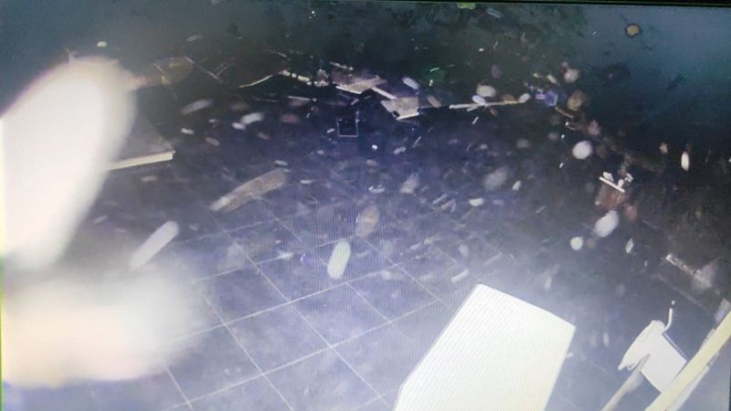 Şanlıurfa'da deprem anı stüdyonun kamerasına yansıdı