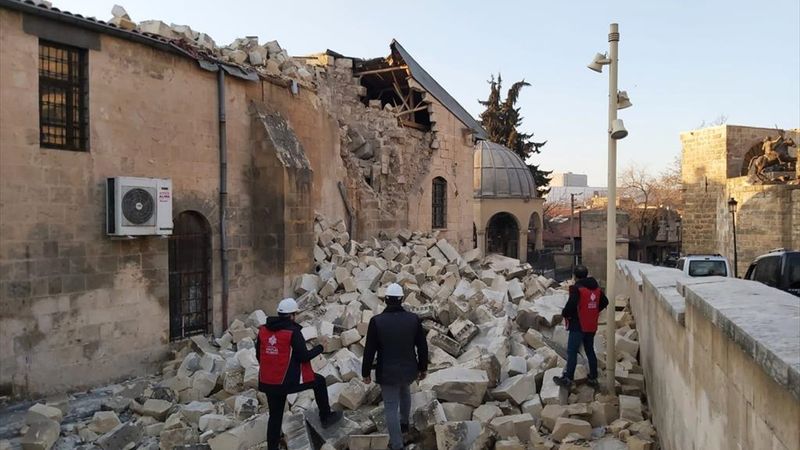 Deprem bölgelerinde etkilenen tarihi yapılar ekipler tarafından korunuyor