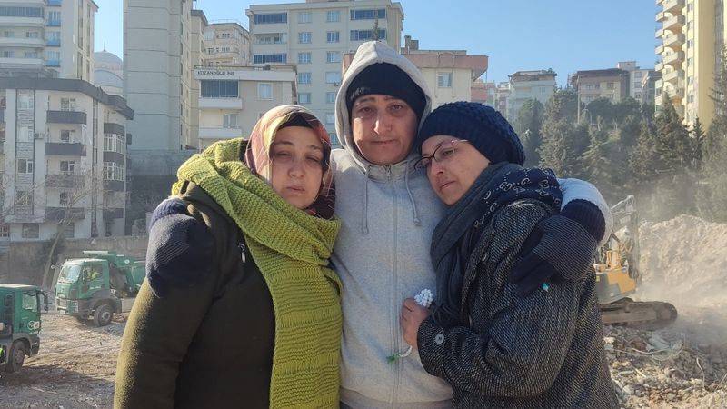 Kahramanmaraş merkezli depremin ardından babasını ve kızını arıyor