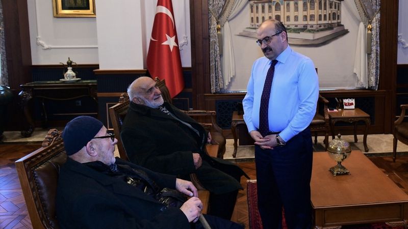 Trabzon'daki iki emekli, maaşlarını AFAD'a bağışladı