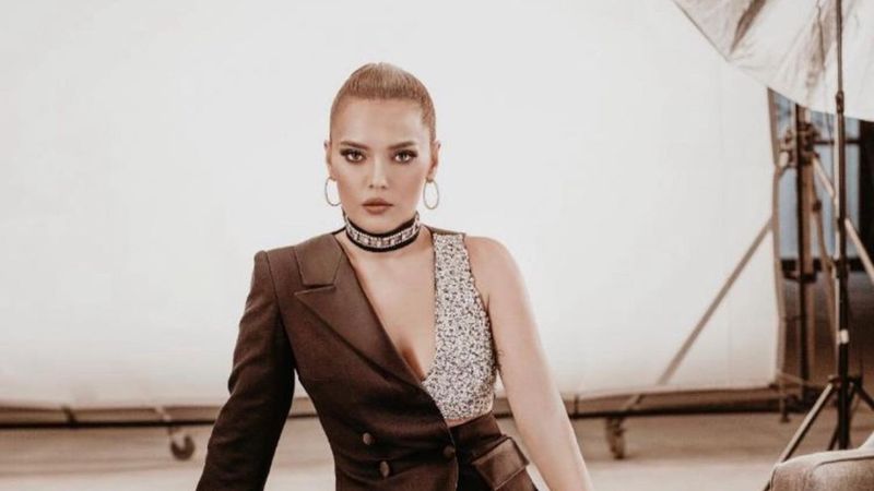 Demet Akalın depremzede Osman'a yardım etti