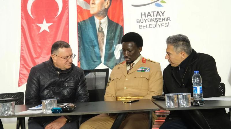 Lütfü Savaş'ın prens diye ağırladığı kişinin fenomen olduğu ortaya çıktı