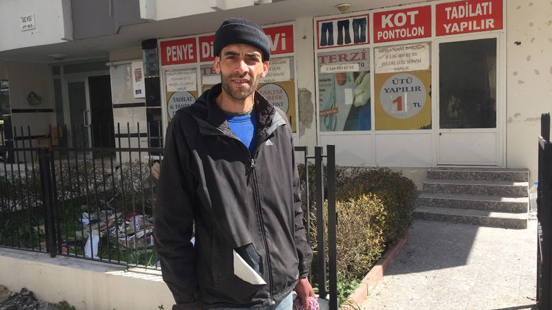 Adana'da ağır hasarlı binadan hurdaları satın aldı:  Takdiriilahi yani sözün bittiği yer