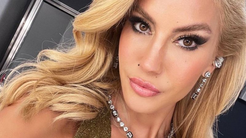 8 yıllık aşk orucunu bozdu! Çağla Şıkel avukat sevgilisiyle...