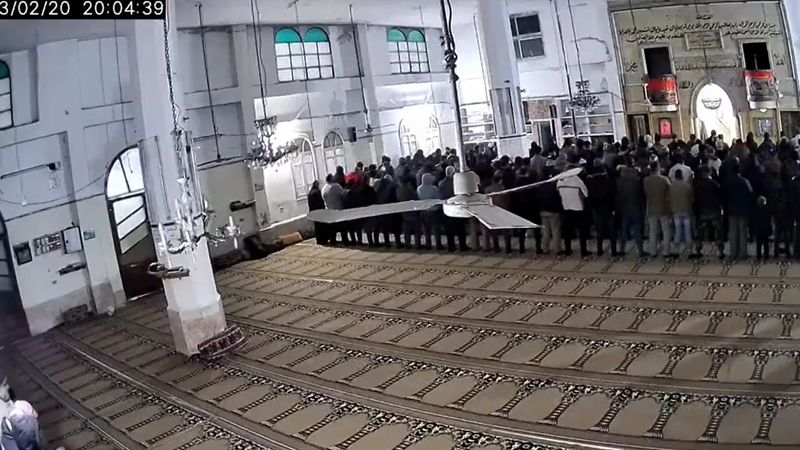 6,4 şiddetindeki Hatay depremi Suriye'de de hissedildi! Cemaatin panikle kaçtığı anlar kamerada