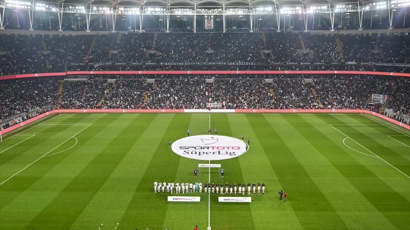 Beşiktaş taraftarının sloganları akıllara Beşiktaş'ın silinen vergi borçlarını getirdi